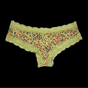 ♥️ VS/PINK - Light Green Cheeksters